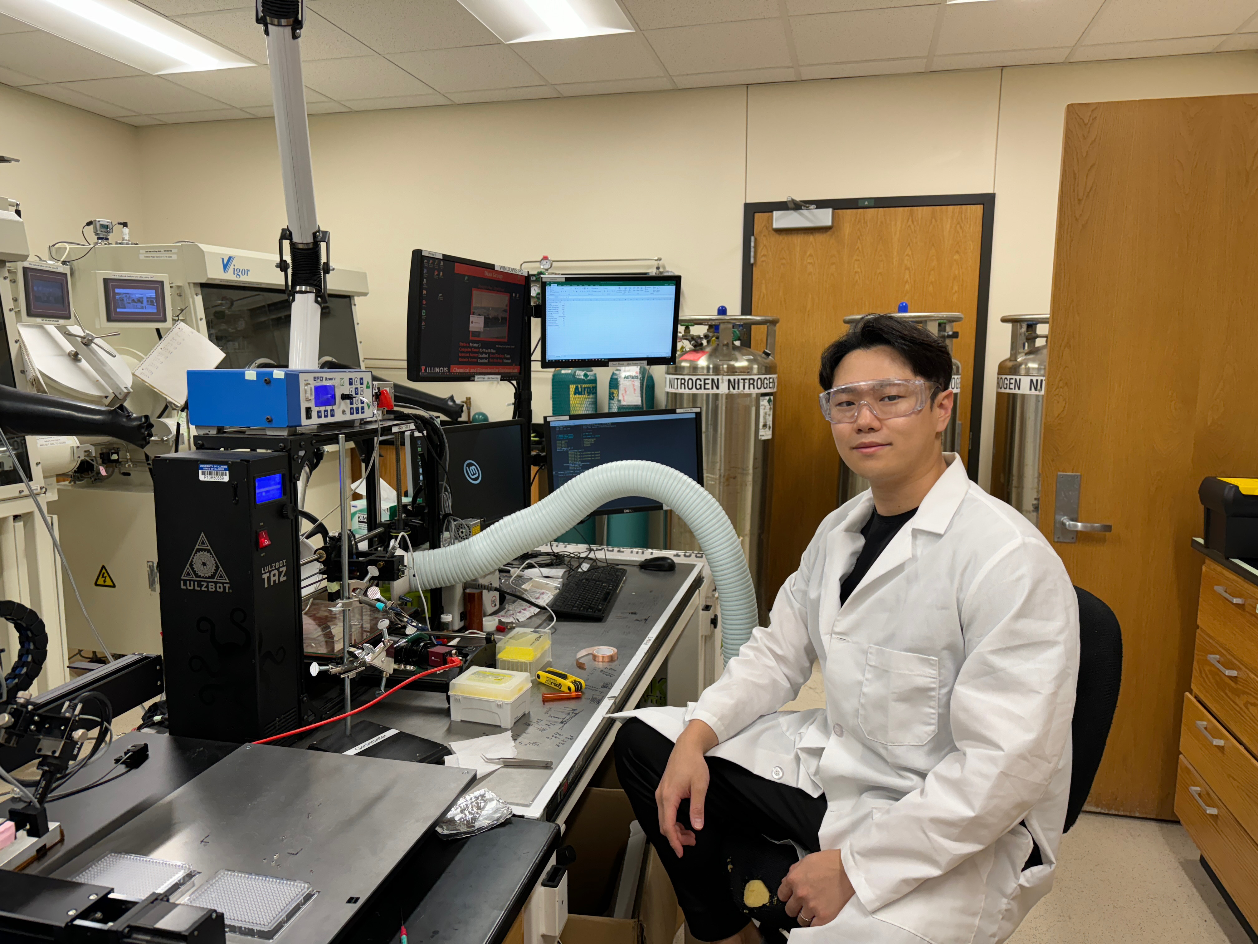 Sanghyun Jeon in his lab.