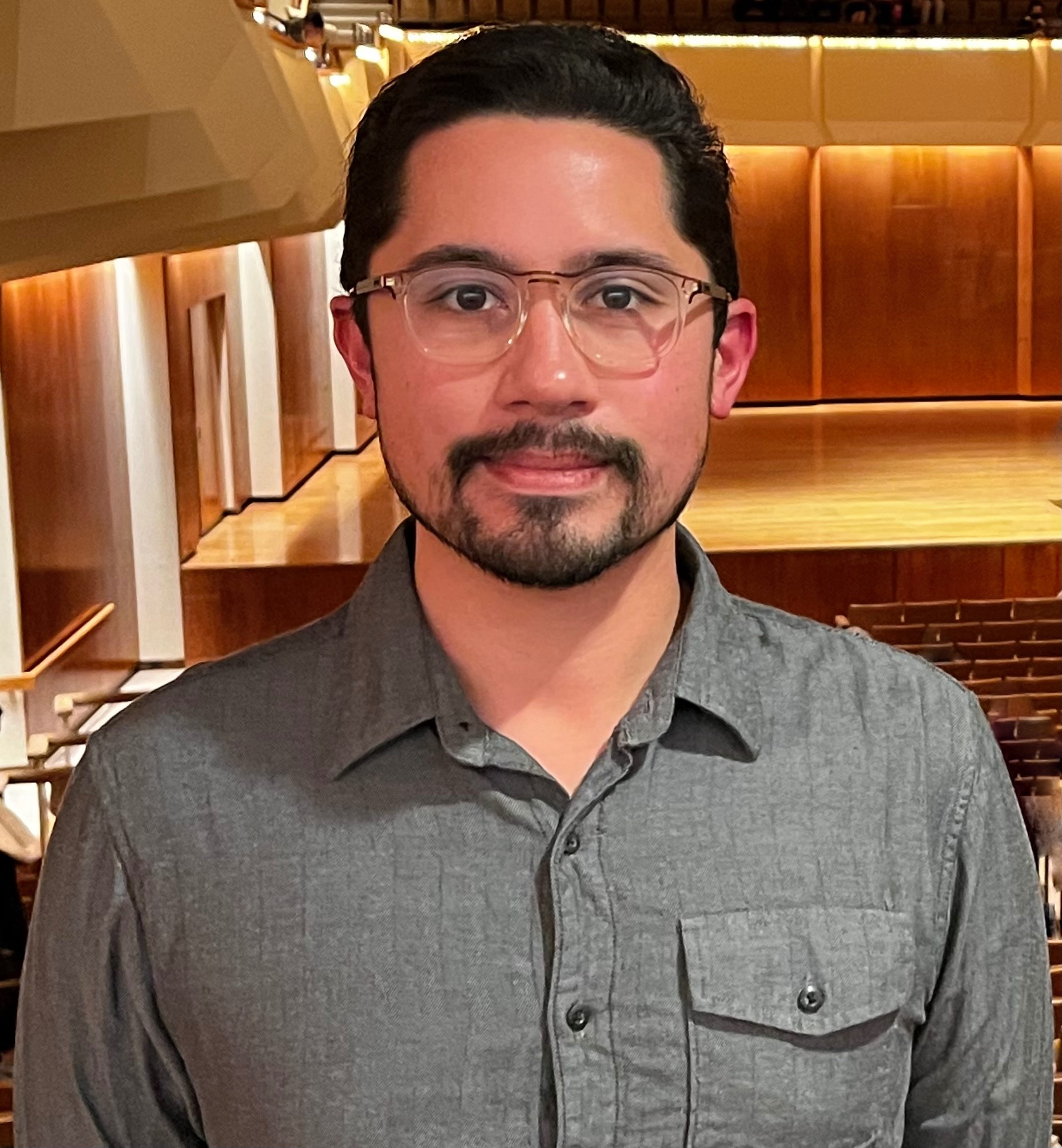 Headshot of Kenyi Choy Hernandez